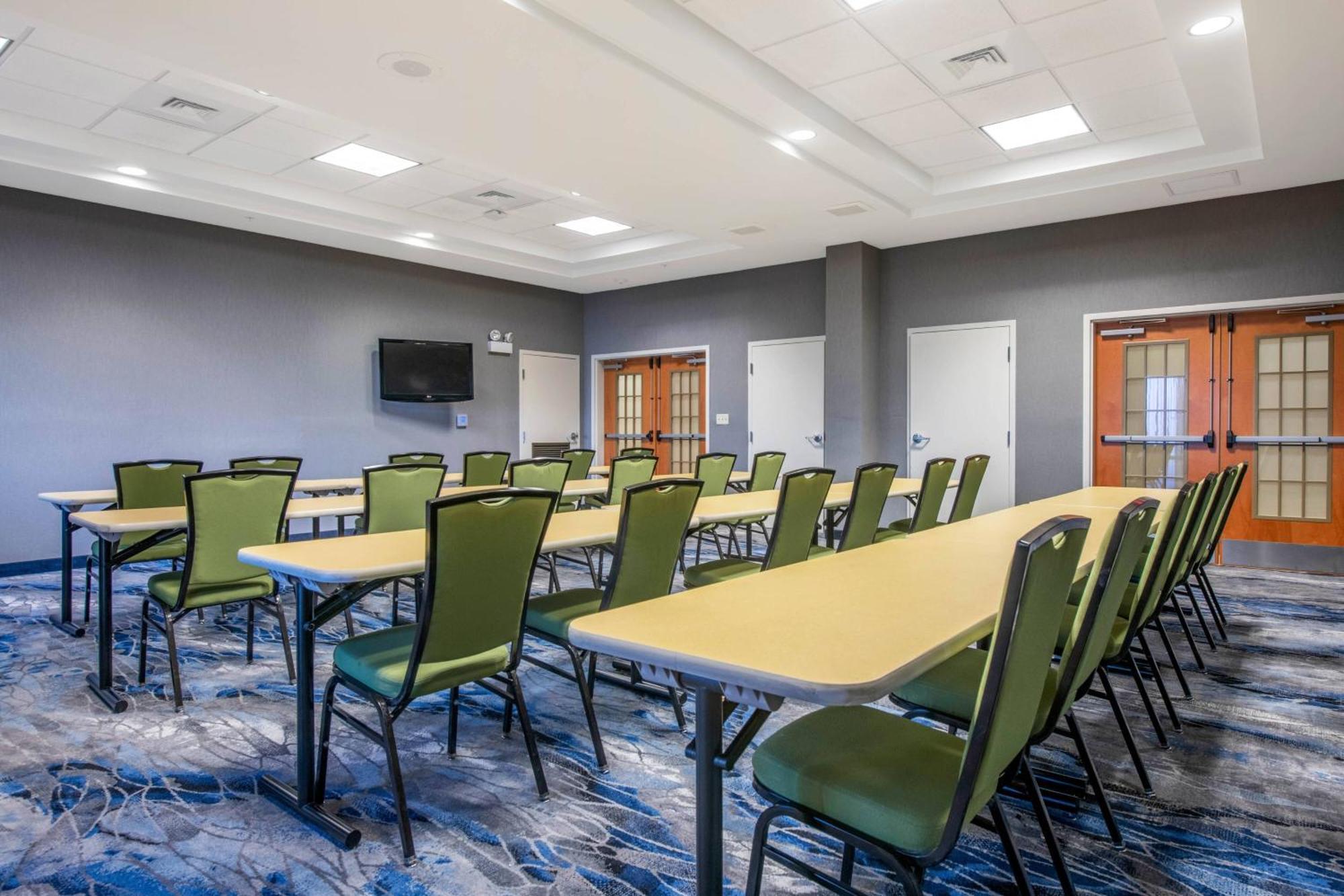 Fairfield Inn And Suites Holiday Tarpon Springs Exterior photo
